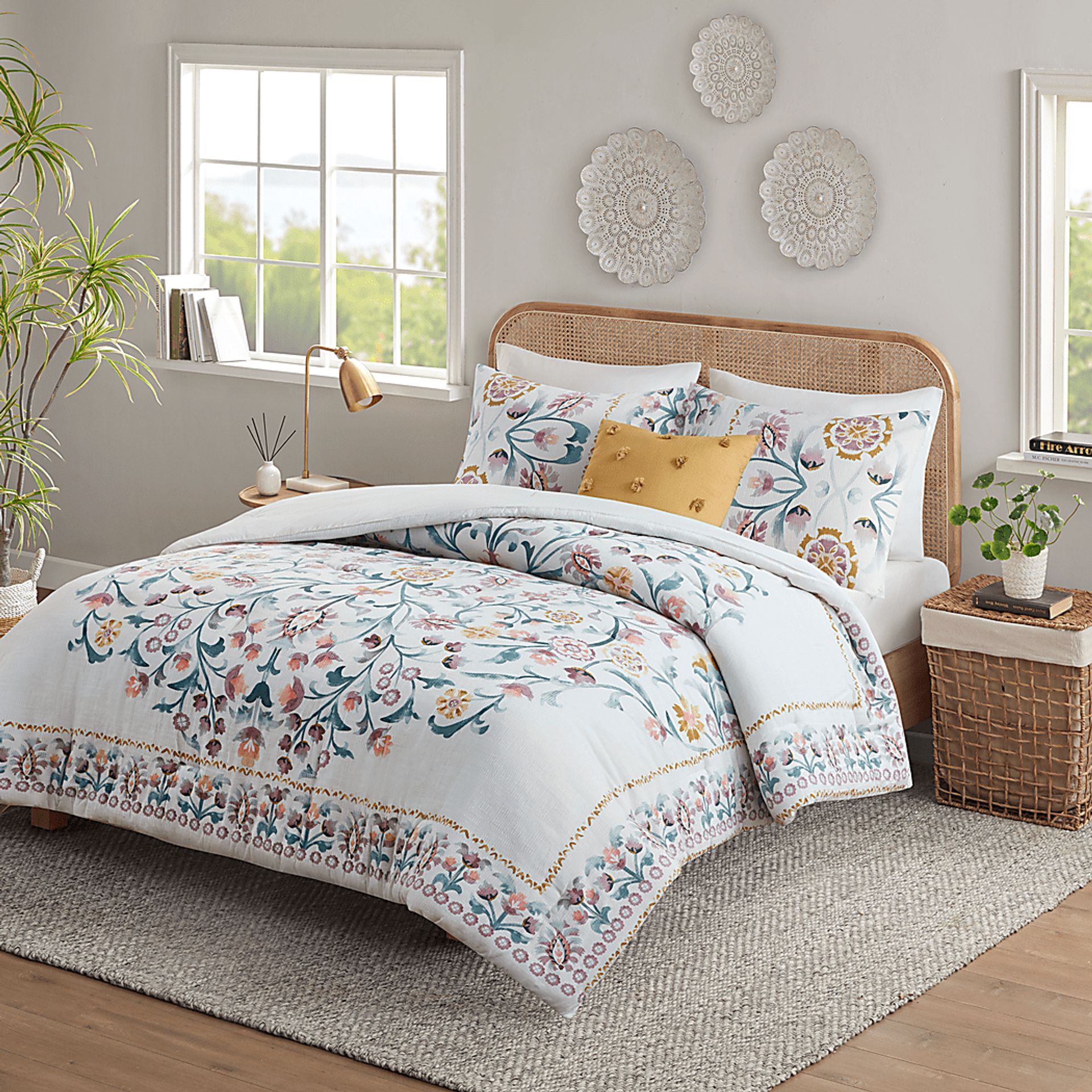 Troywood White 4 Pc Full/Queen Comforter Set - Image 1