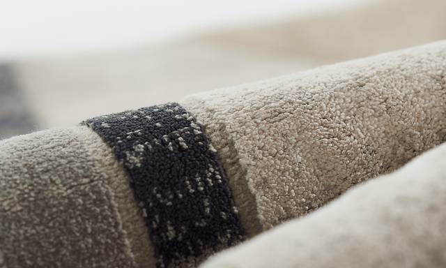 Tryst Black 5'1 x 7'7 Rug - Thumbnail - Image 5