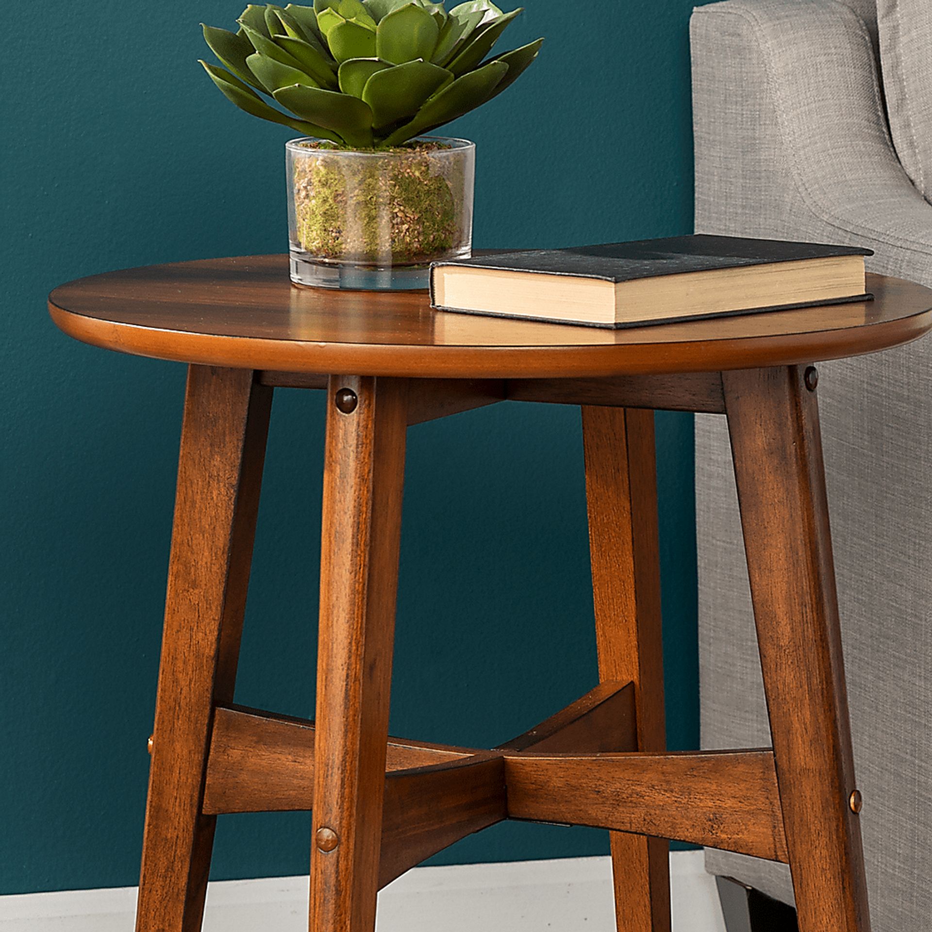 Uggan Brown End Table - Image 2