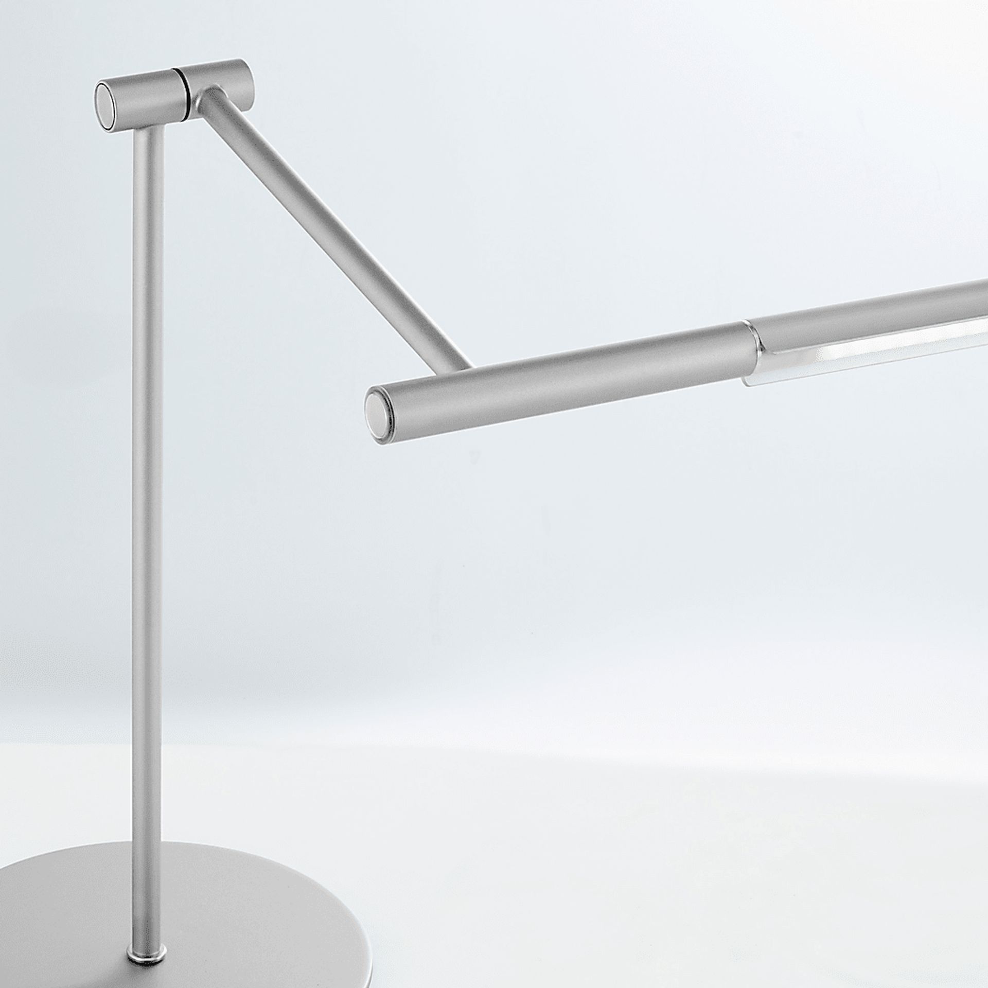 Uryno Road Silver Lamp - Image 3
