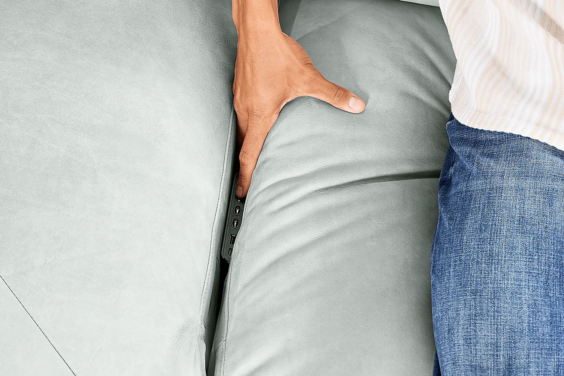 Valerio Hydra 5 Pc Leather Dual Power Sectional - Image 9