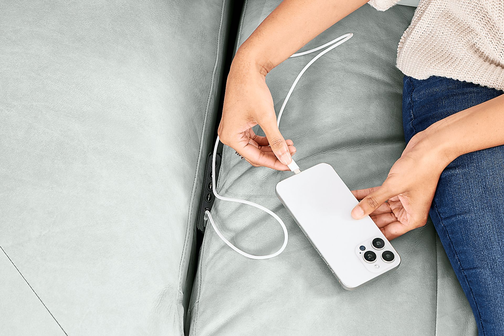 Valerio Hydra Leather 5 Pc Dual Power Reclining Sectional - Image 10