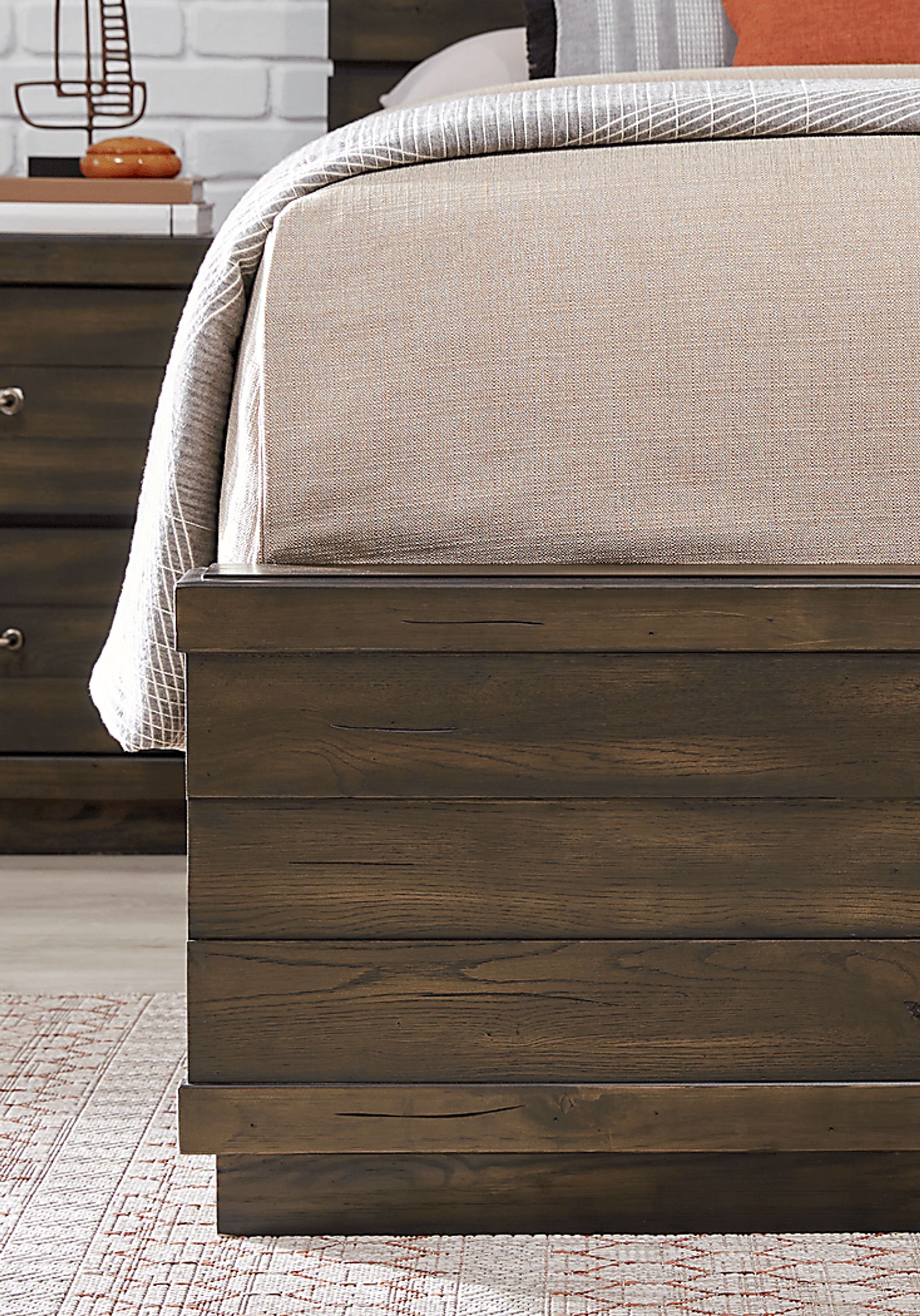 Valley Creek Brown 5 Pc Queen Panel Bedroom - Image 5