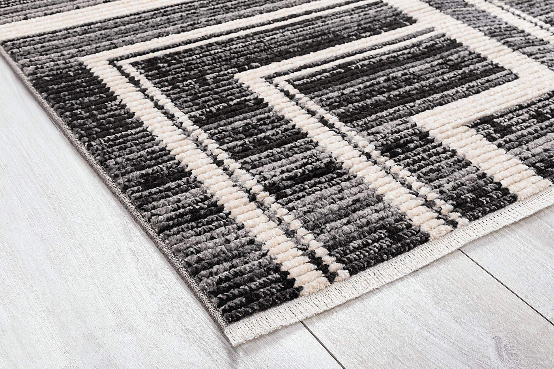 Valraine Black 5'7 x 7'7 Rug - Image 4