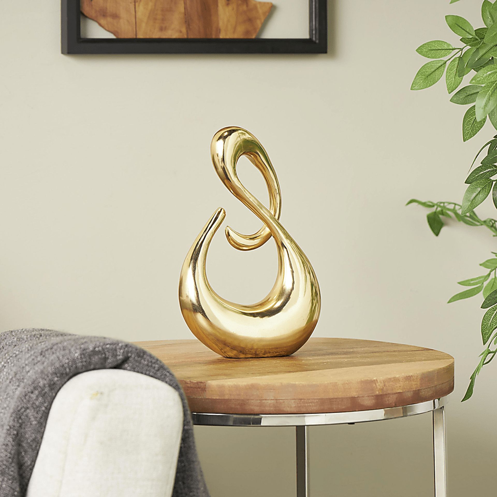 Varsem Gold Sculpture - Image 2