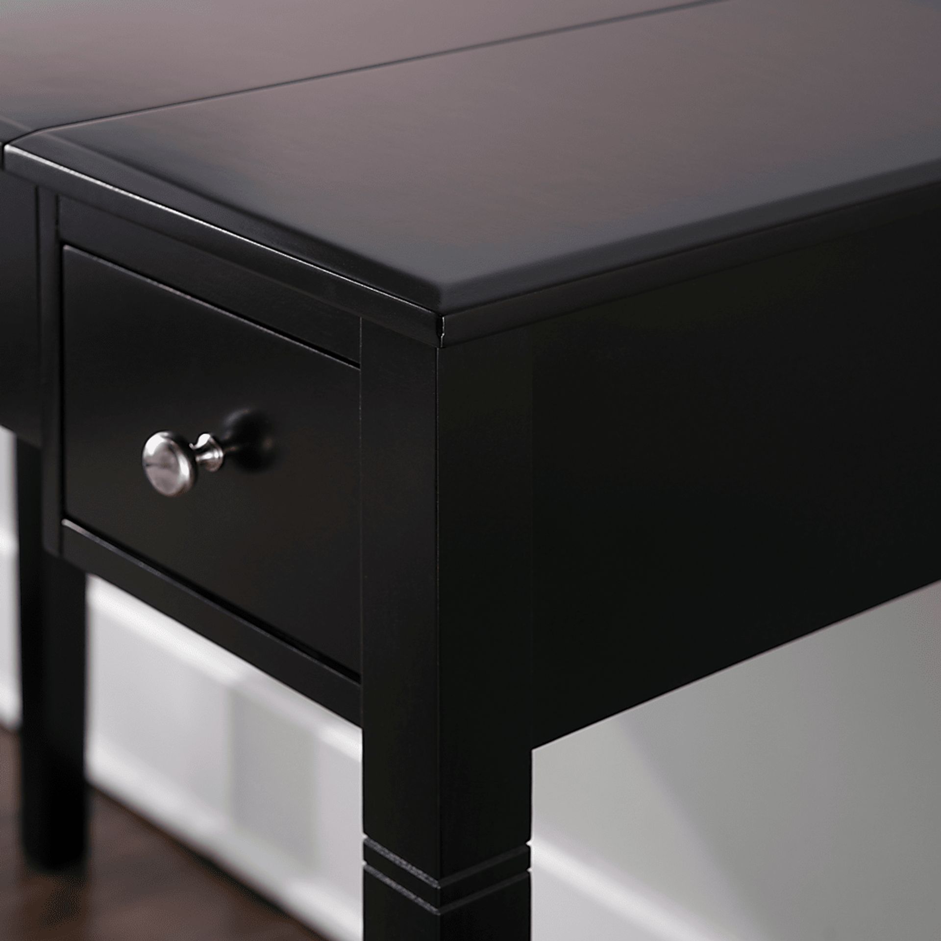 Veazey Black Vanity Set - Image 7