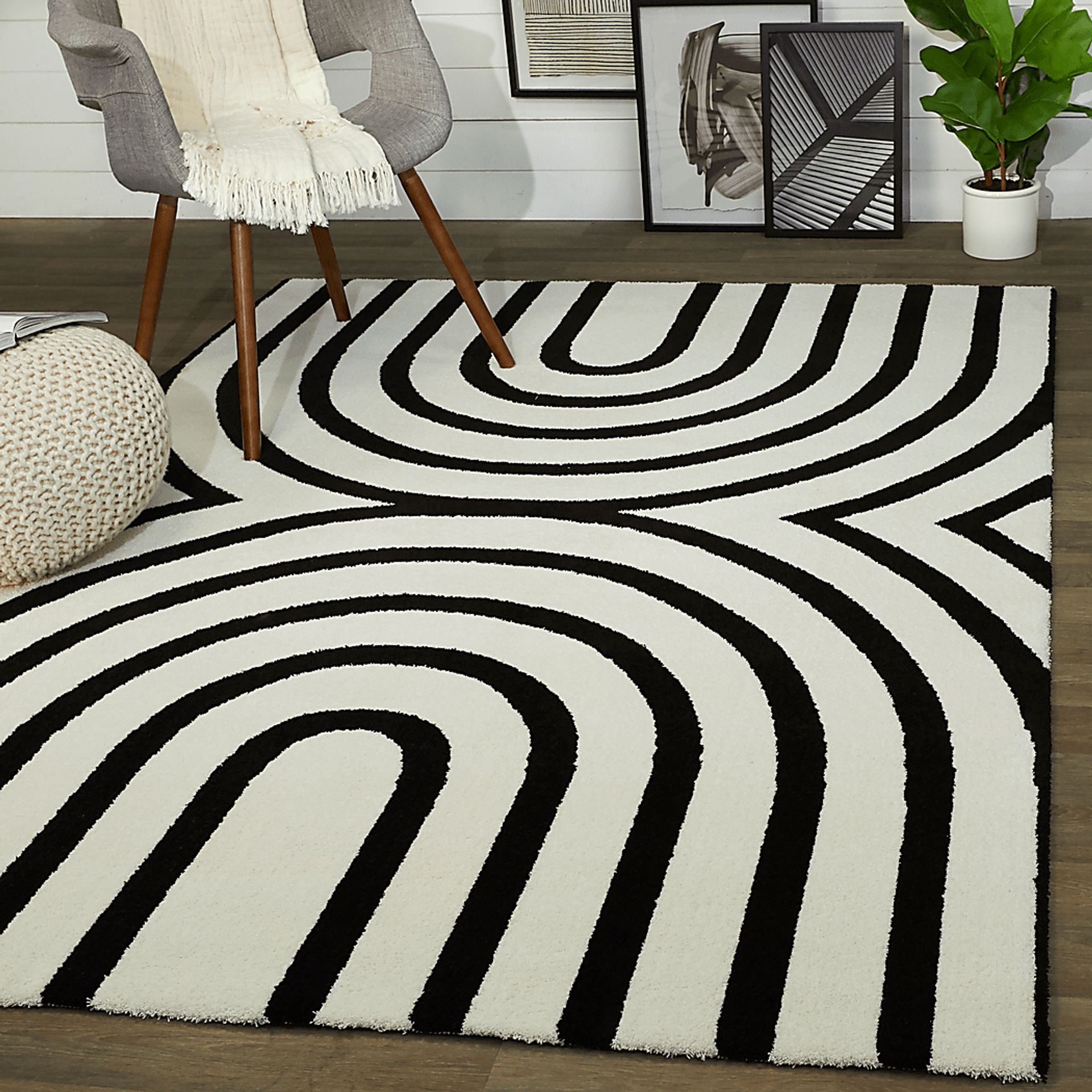 Vedand Black/White 5'3x7' Rug - Image 2