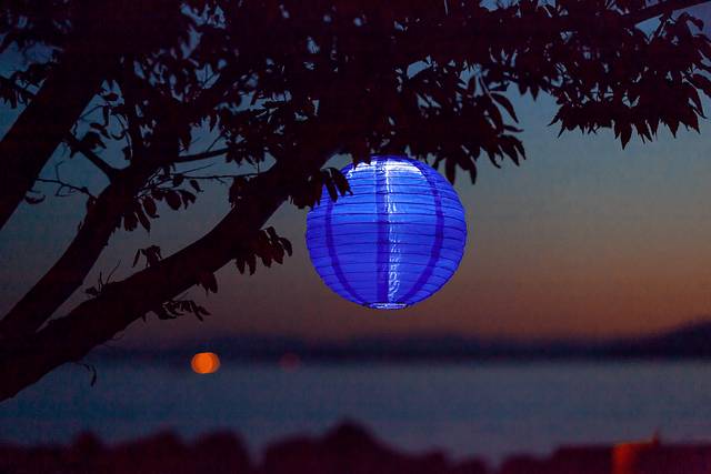 Vense Island Outdoor Blue Solar Lantern - Thumbnail - Image 3
