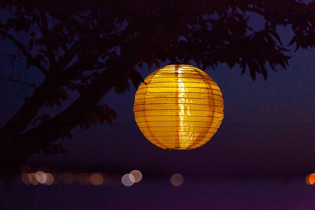 Vense Island Outdoor Yellow Solar Lantern - Thumbnail - Image 5