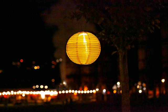 Vense Island Outdoor Yellow Solar Lantern - Thumbnail - Image 8