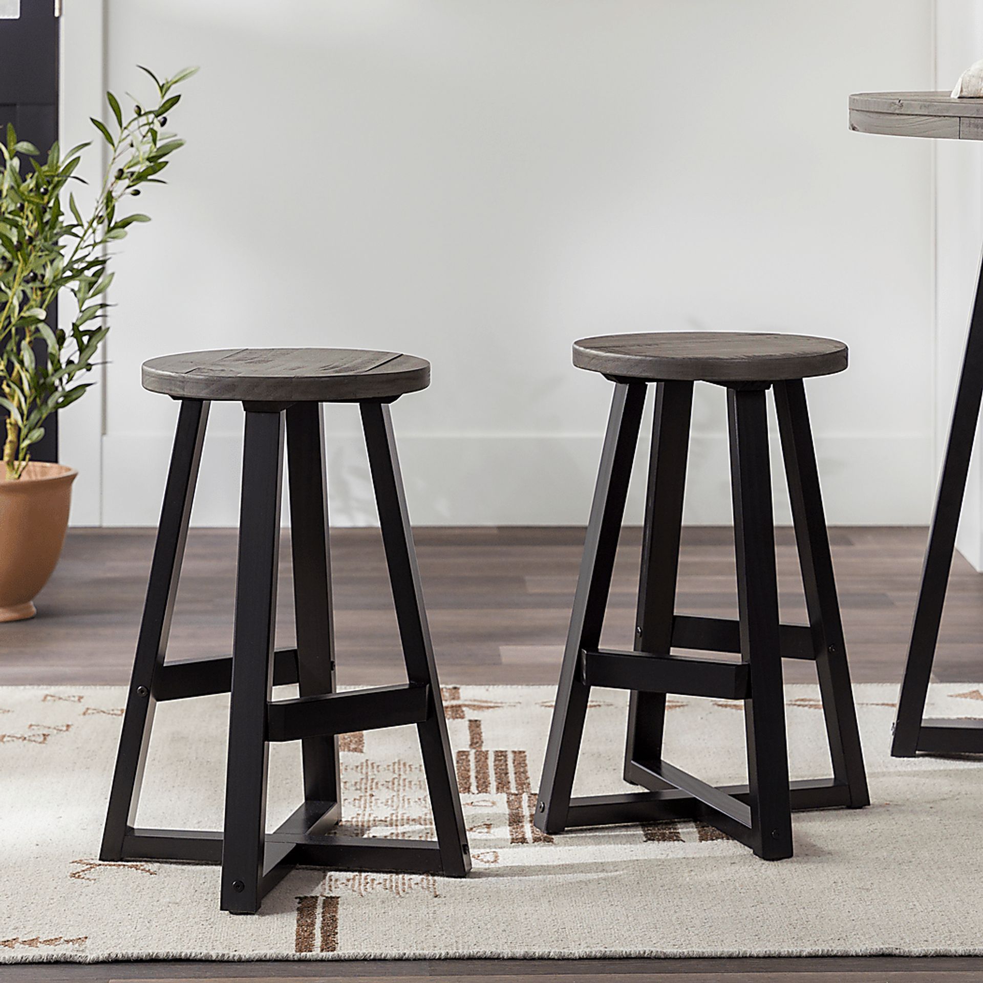 Verdenbruk Gray Counter Height Stool, set of 2 - Image 3