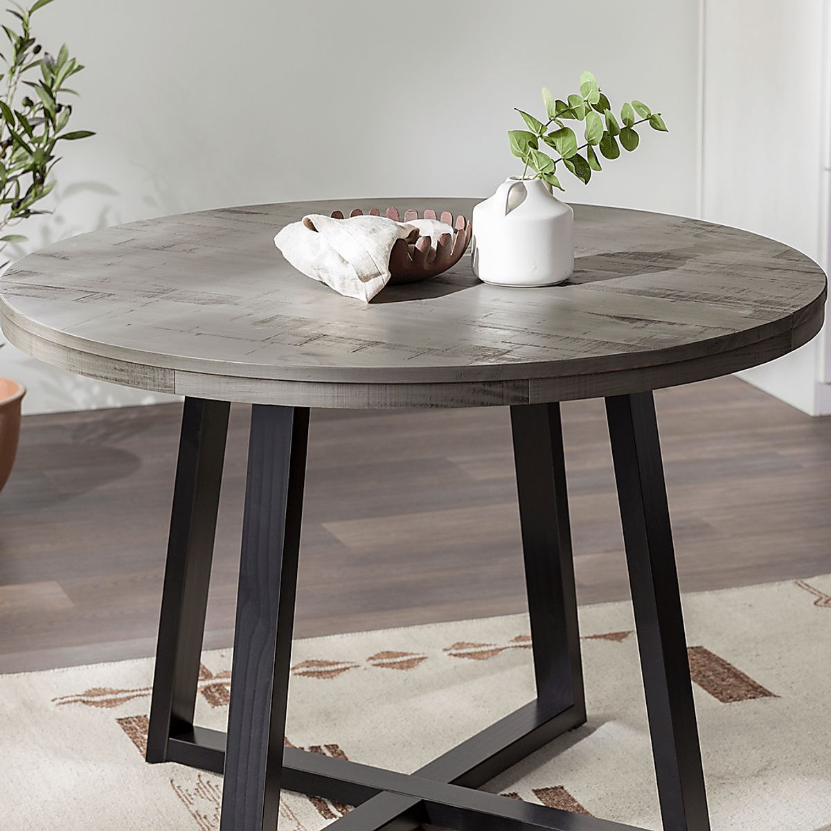Verdenbruk Gray Dining Table | Rooms to Go