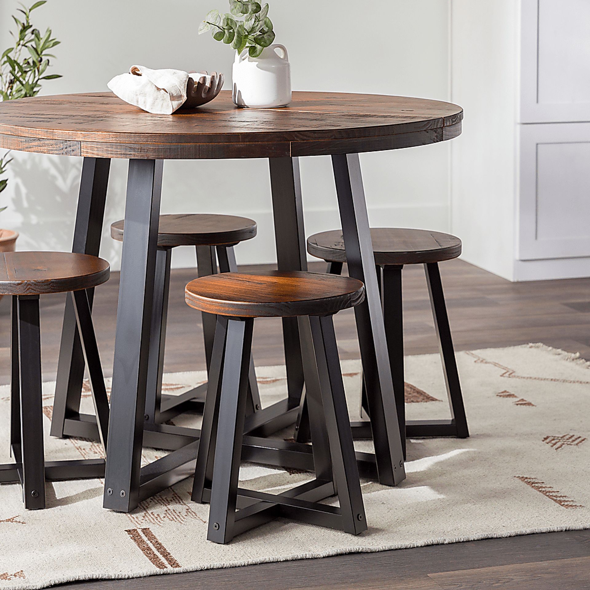 Verdenbruk Mahogany 5pc Dining Set - Image 4