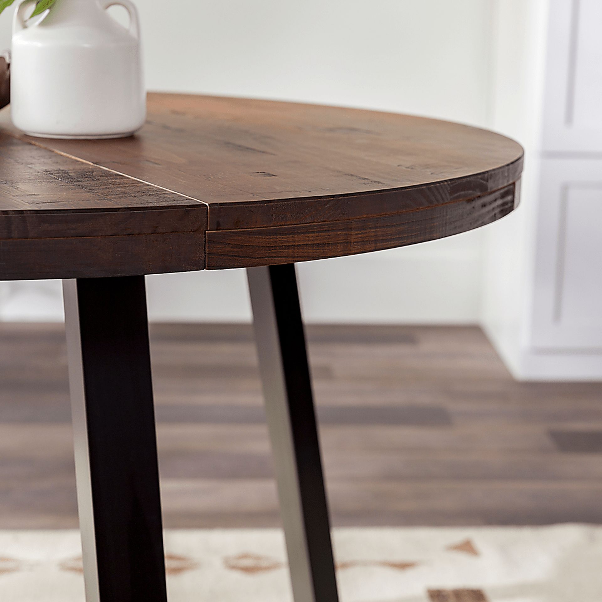 Verdenbruk Mahogany Dining Table - Image 12