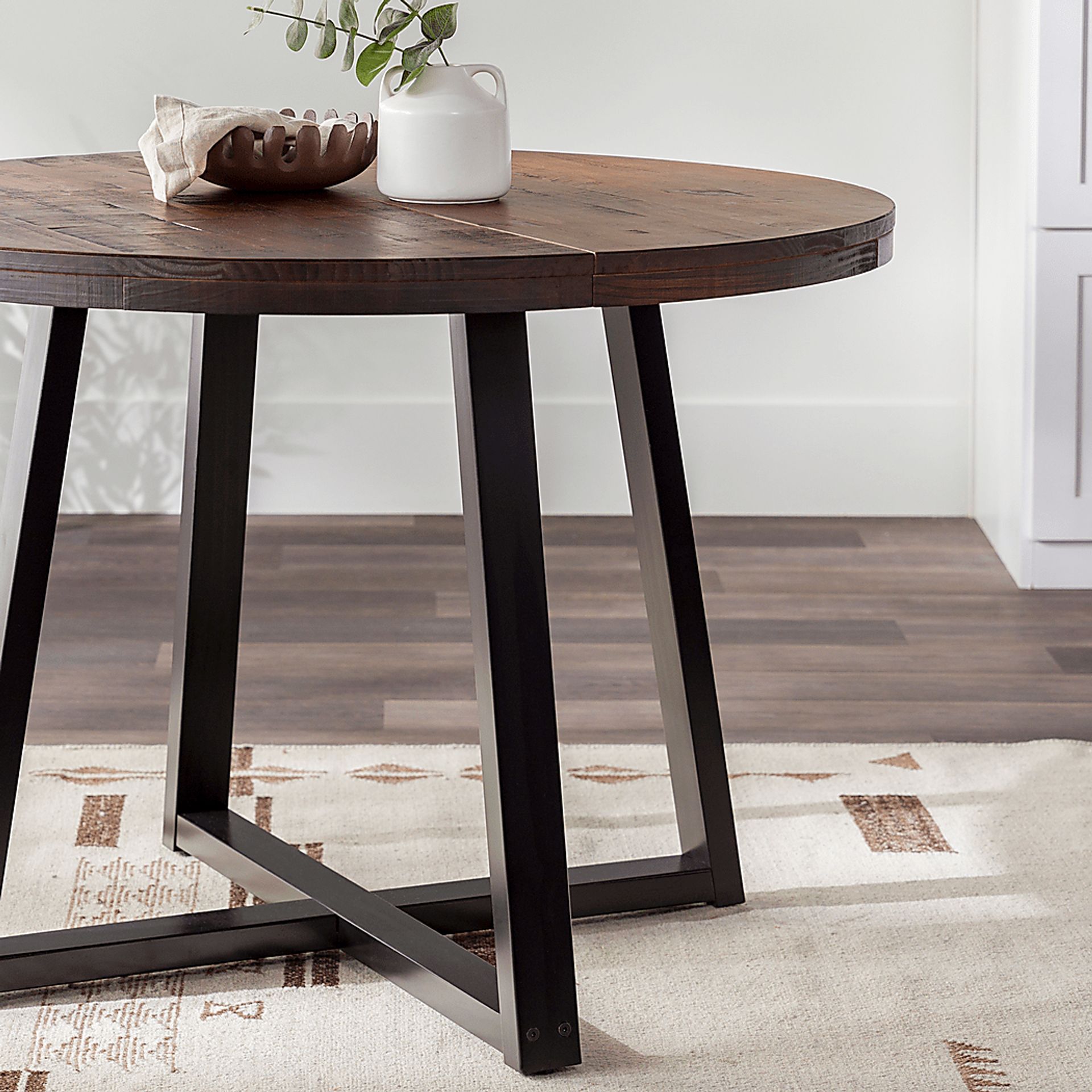 Verdenbruk Mahogany Dining Table - Image 4