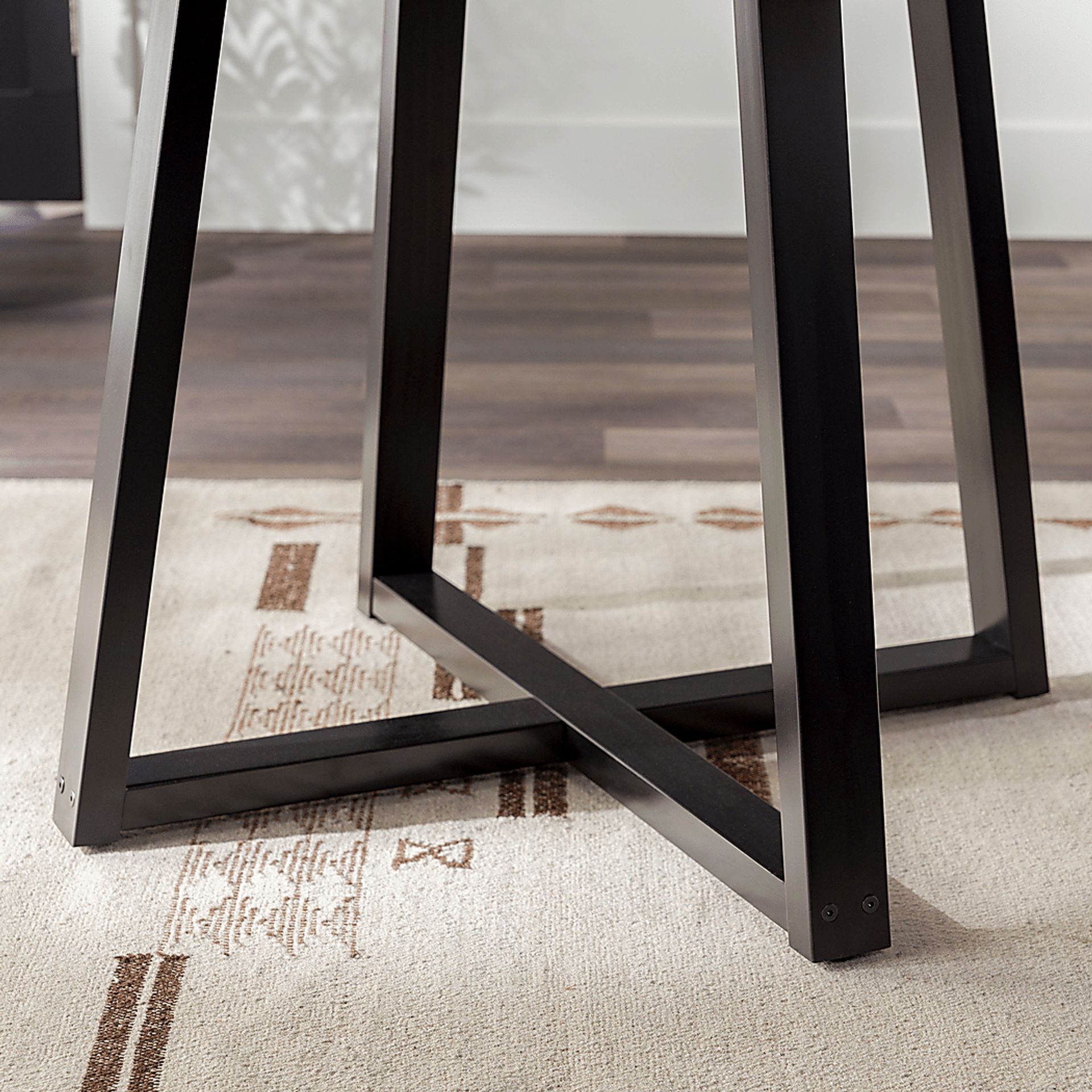 Verdenbruk Mahogany Dining Table - Image 9