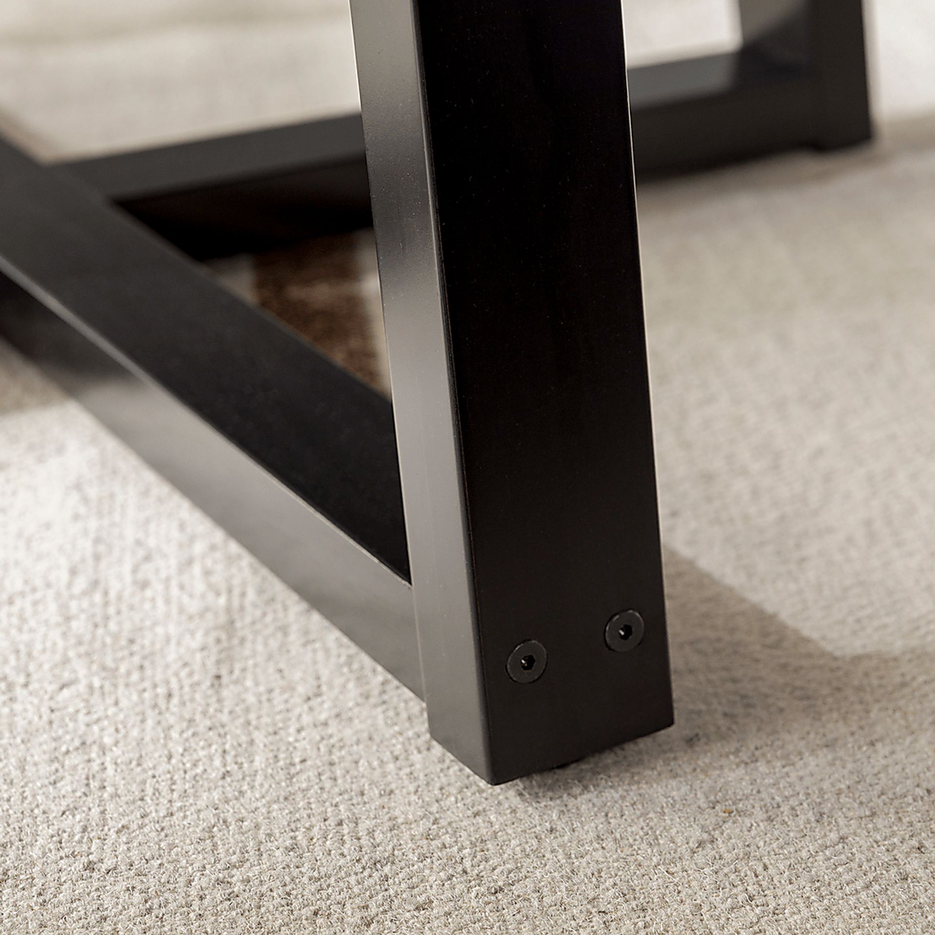 Verdenbruk Mahogany Dining Table - Image 10