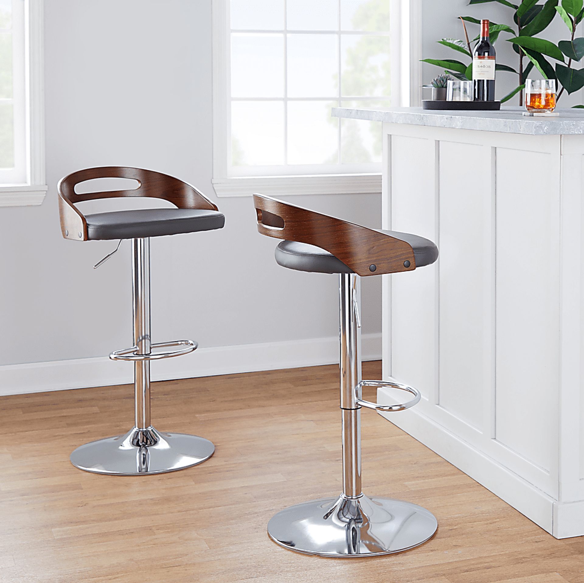 Verhaven V Gray Adjustable Barstool, Set of 3 - Image 3