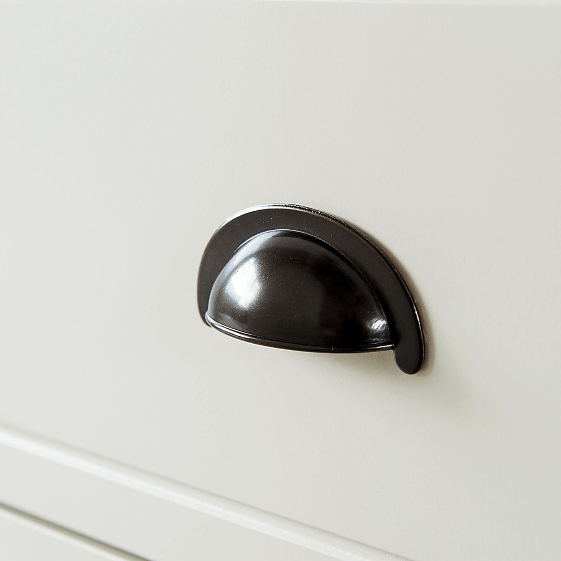 Verkler White Nightstand - Image 3