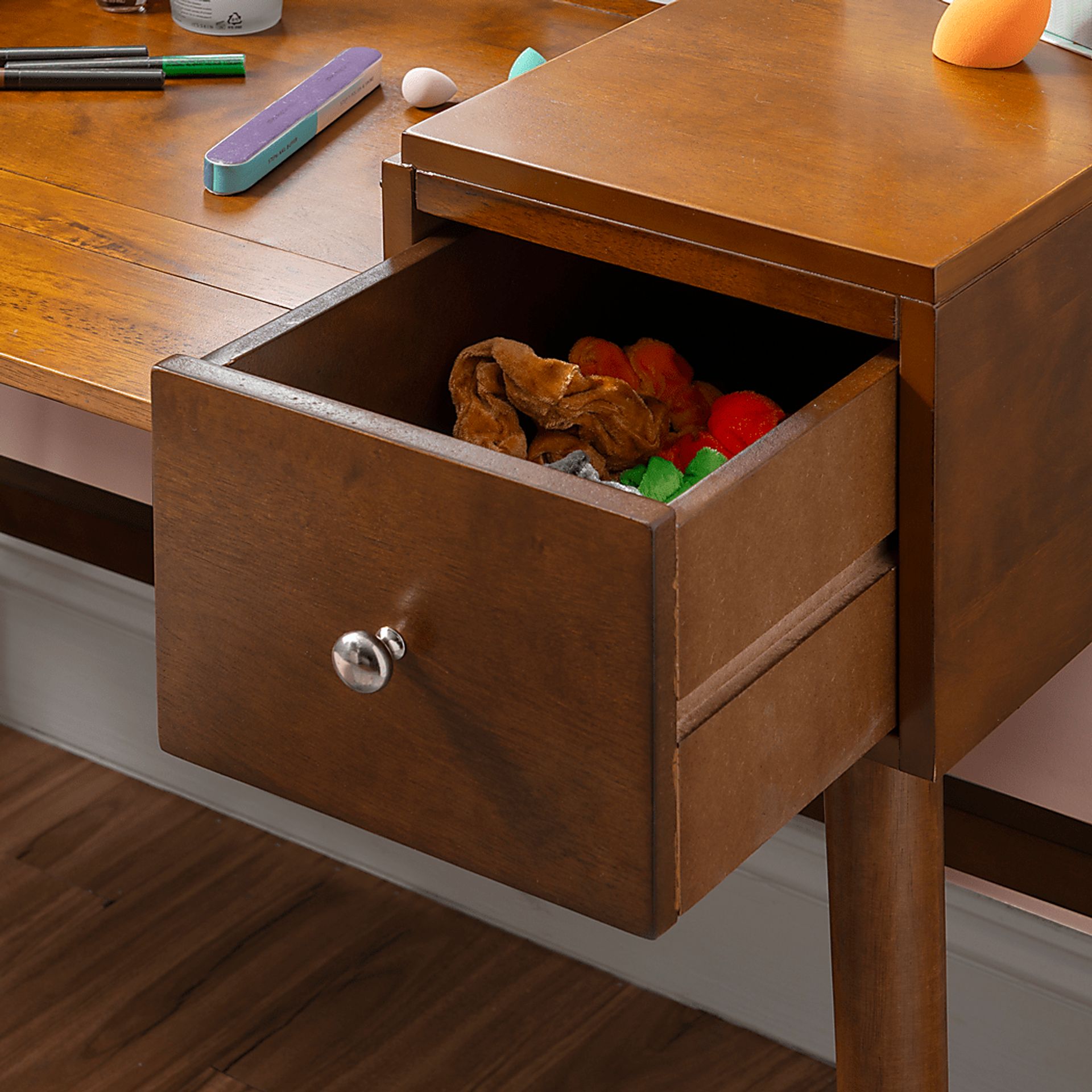 Verplanck Brown Vanity Set - Image 6