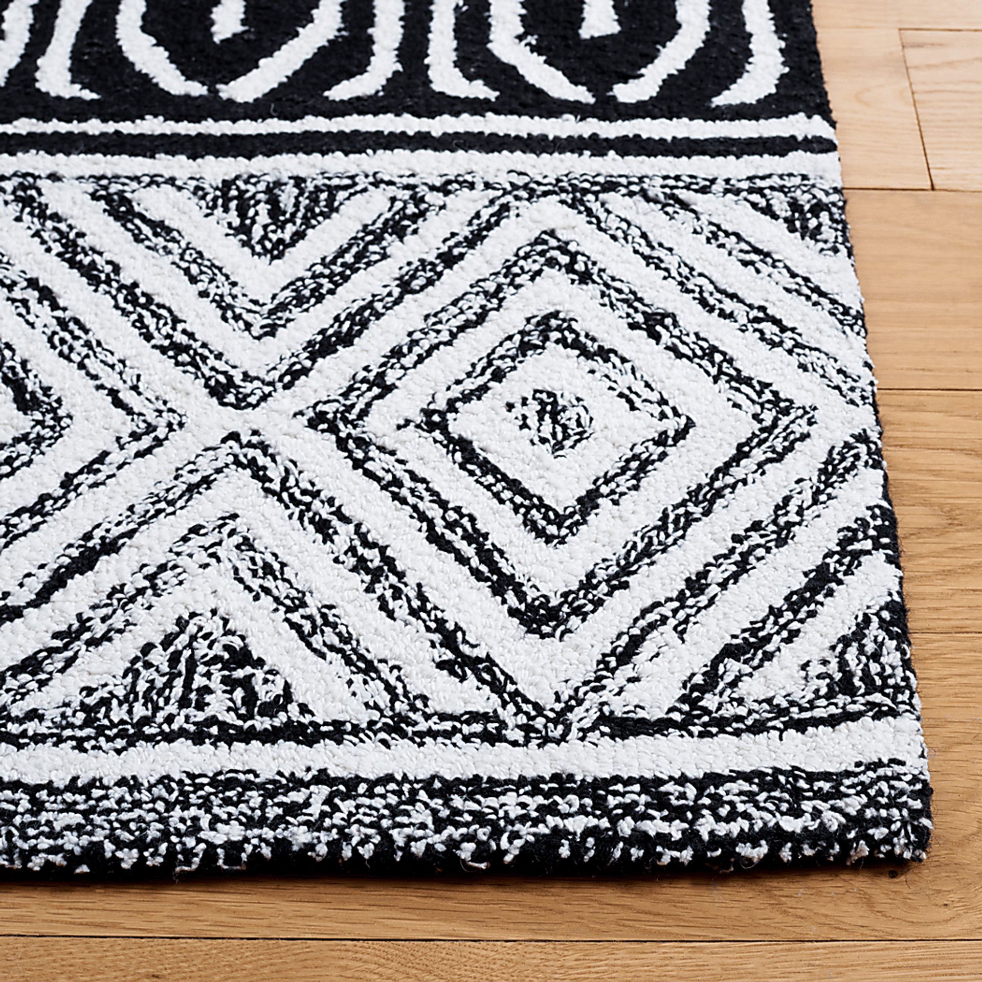 Vilvika Ivory 5' x 8' Rug - Image 3
