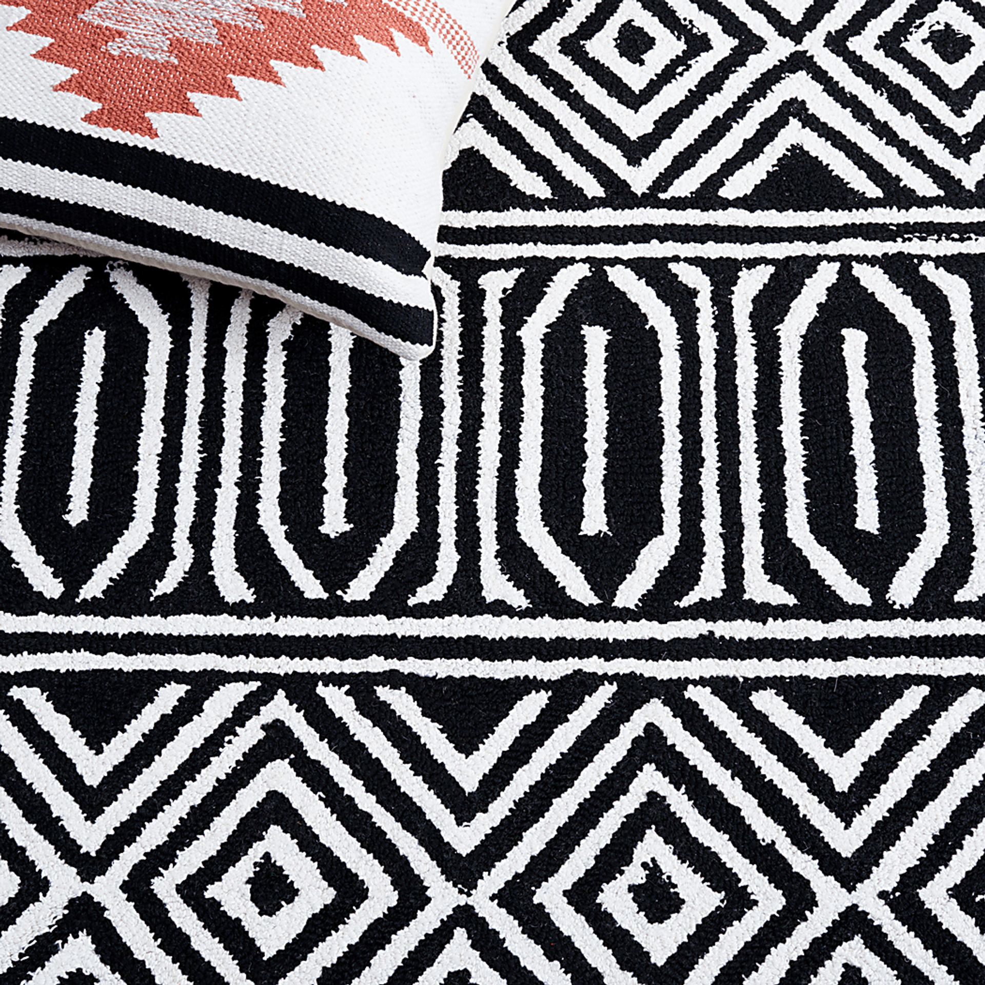 Vilvika Ivory 5' x 8' Rug - Image 6