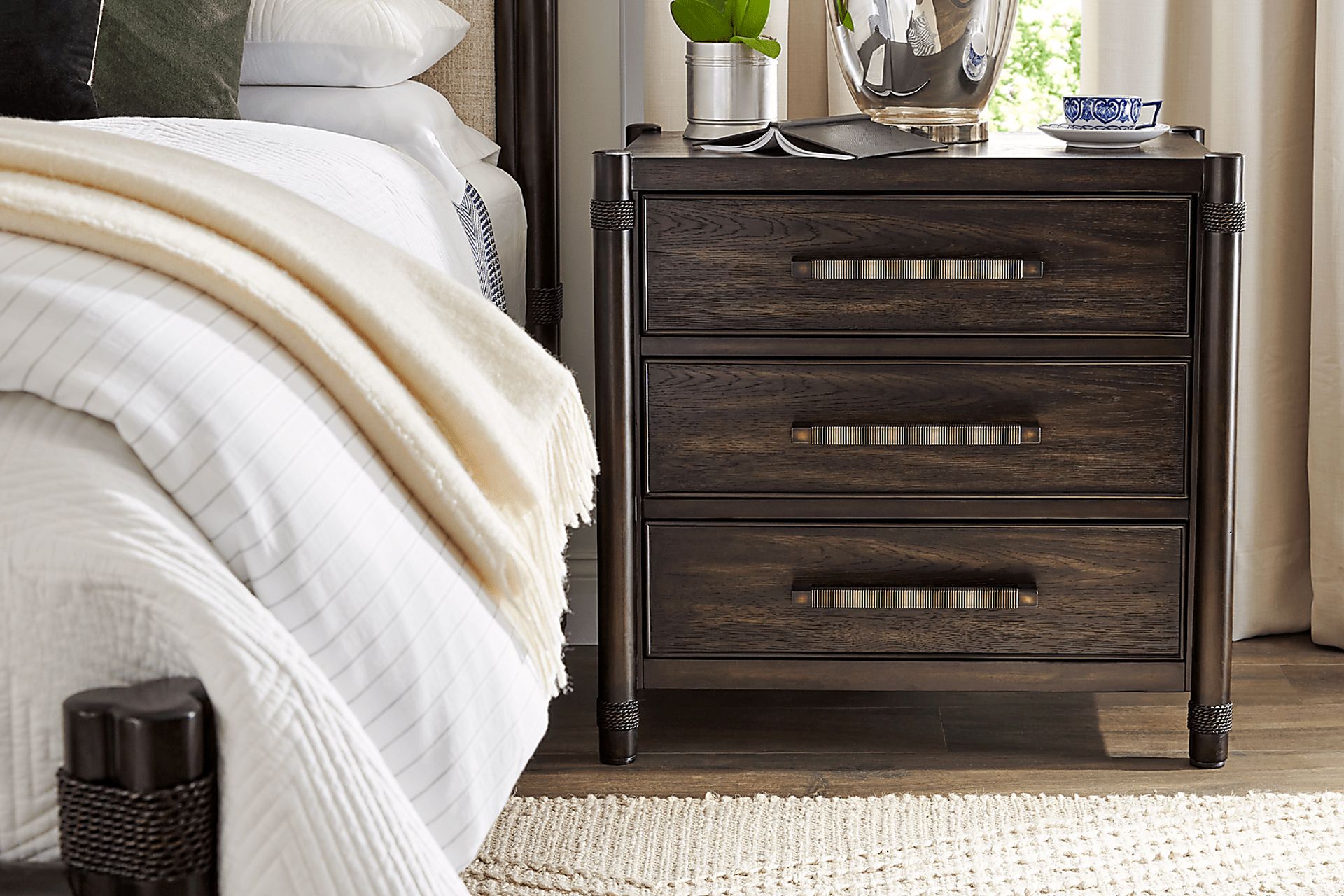 Vineyard Estates Brown 7 Pc King Upholstered Bedroom - Image 12