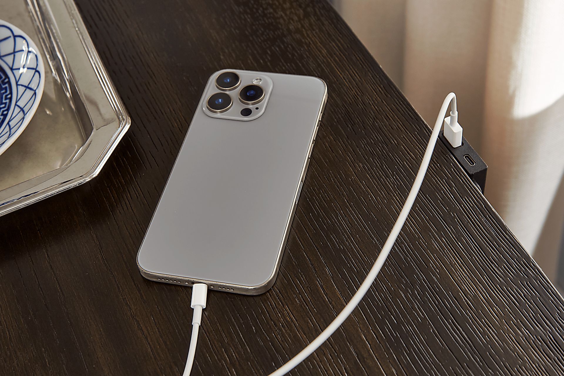 Vineyard Estates Brown 7 Pc King Upholstered Bedroom - Image 14