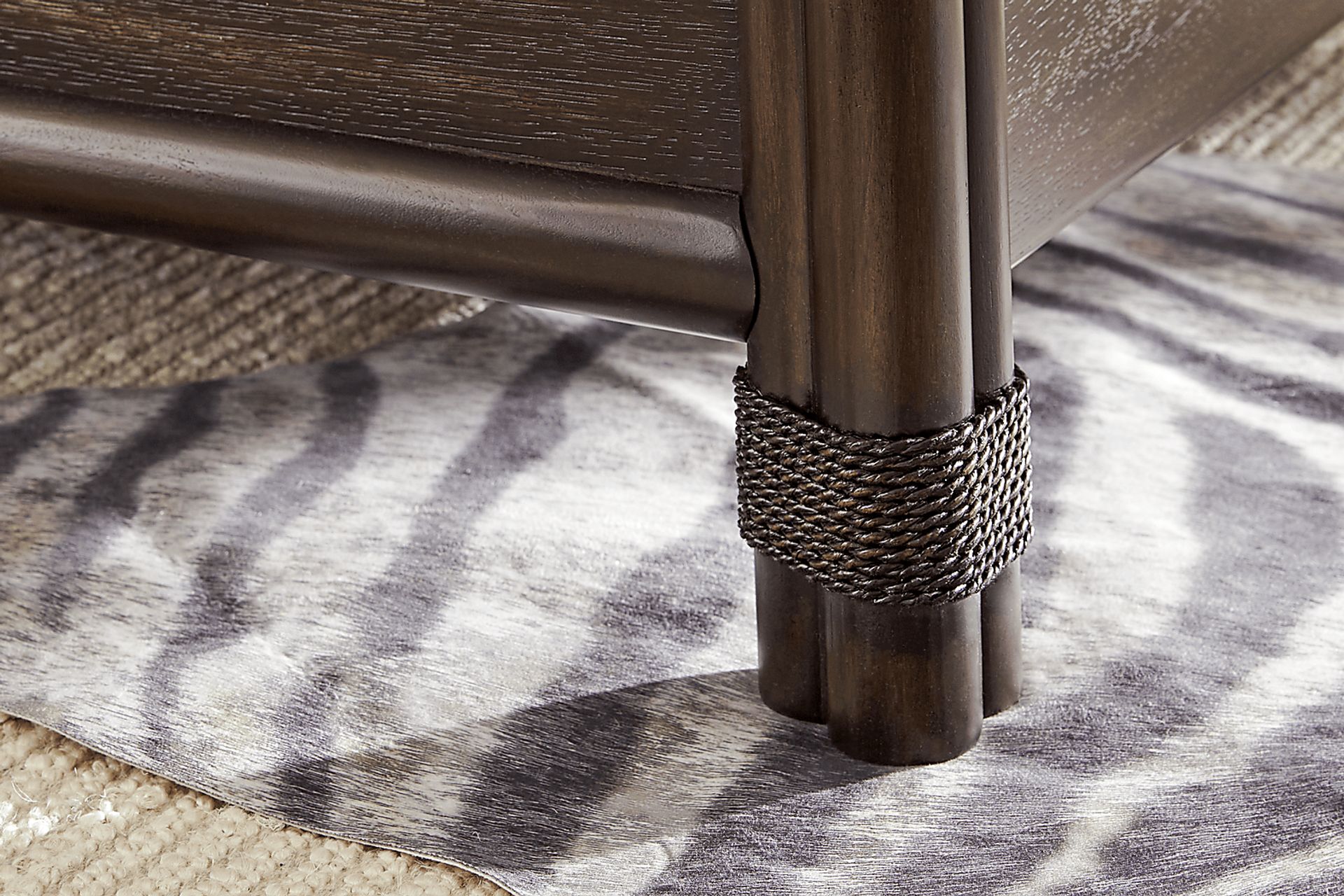 Vineyard Estates Brown 7 Pc King Poster Bedroom - Image 5