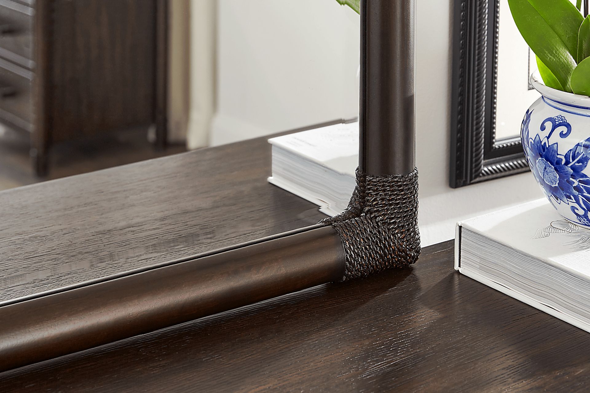 Vineyard Estates Brown 7 Pc King Upholstered Bedroom - Image 16