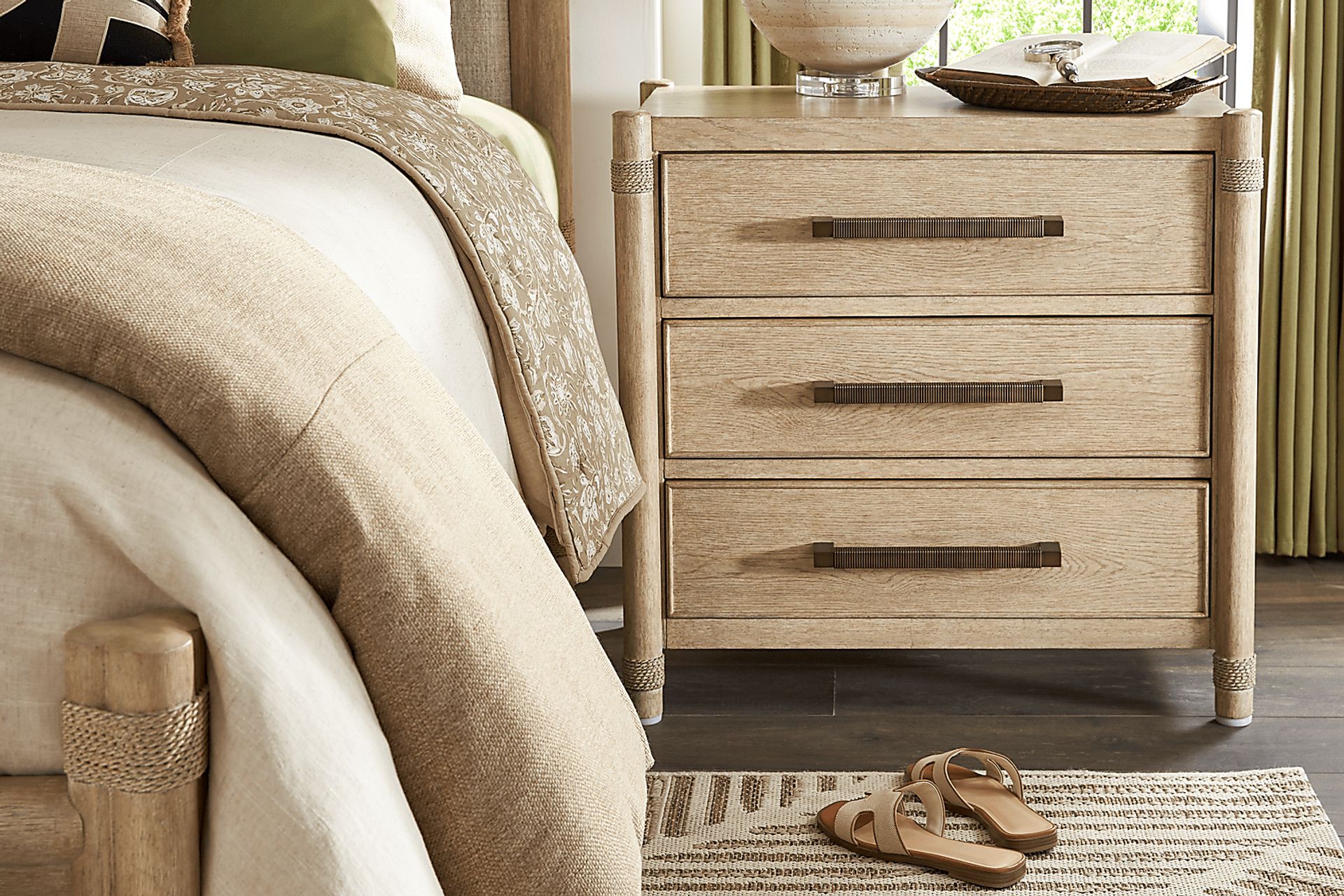 Vineyard Estates Natural 5 Pc Queen Poster Bedroom - Image 6