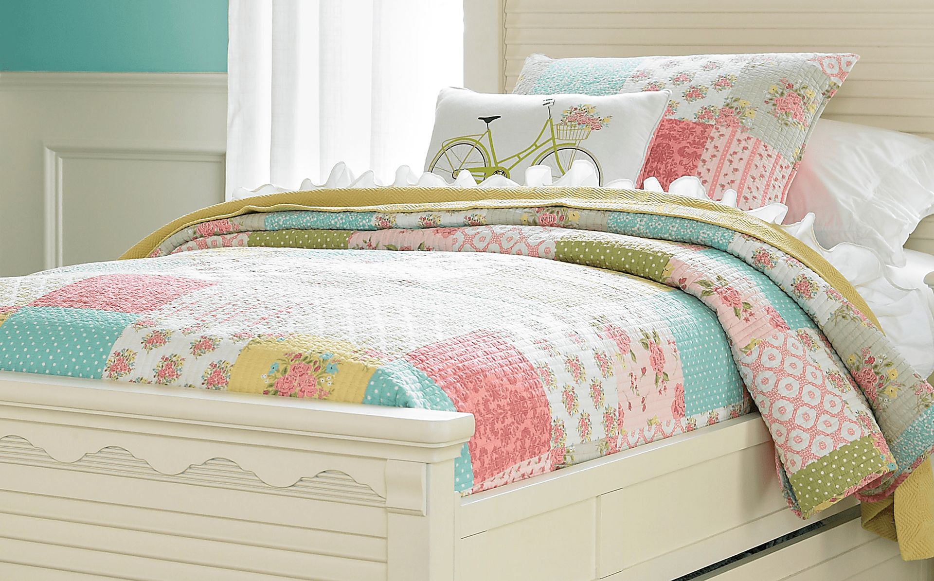 Vintage Rose Garden Pink Twin Quilt Set - Image 1