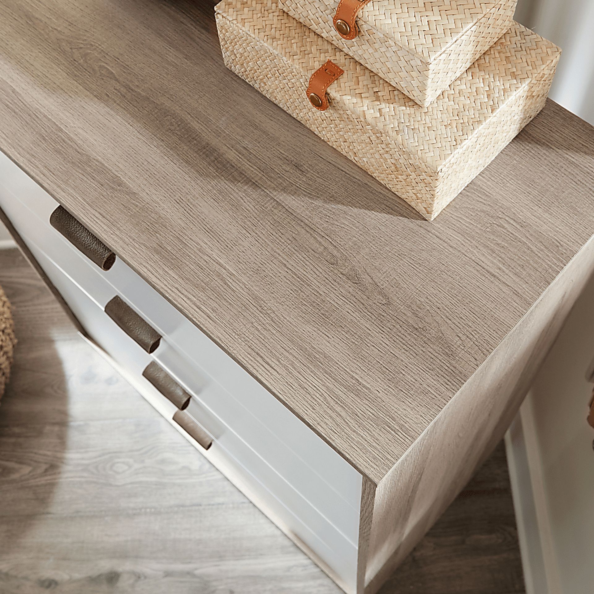 Waibeck White Chest - Image 4