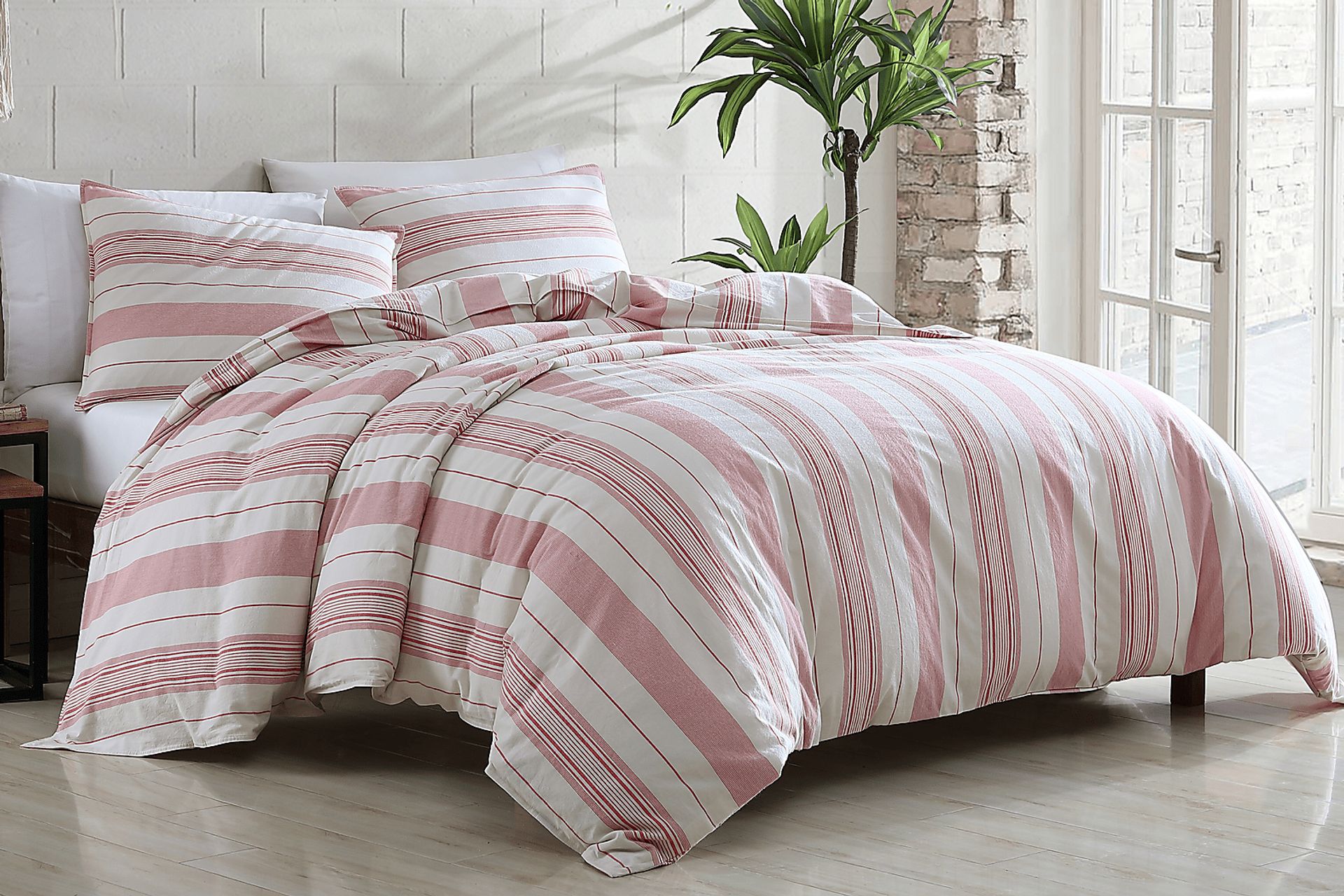 Wallington Ivory Red 3 Pc King Comforter Set - Image 1