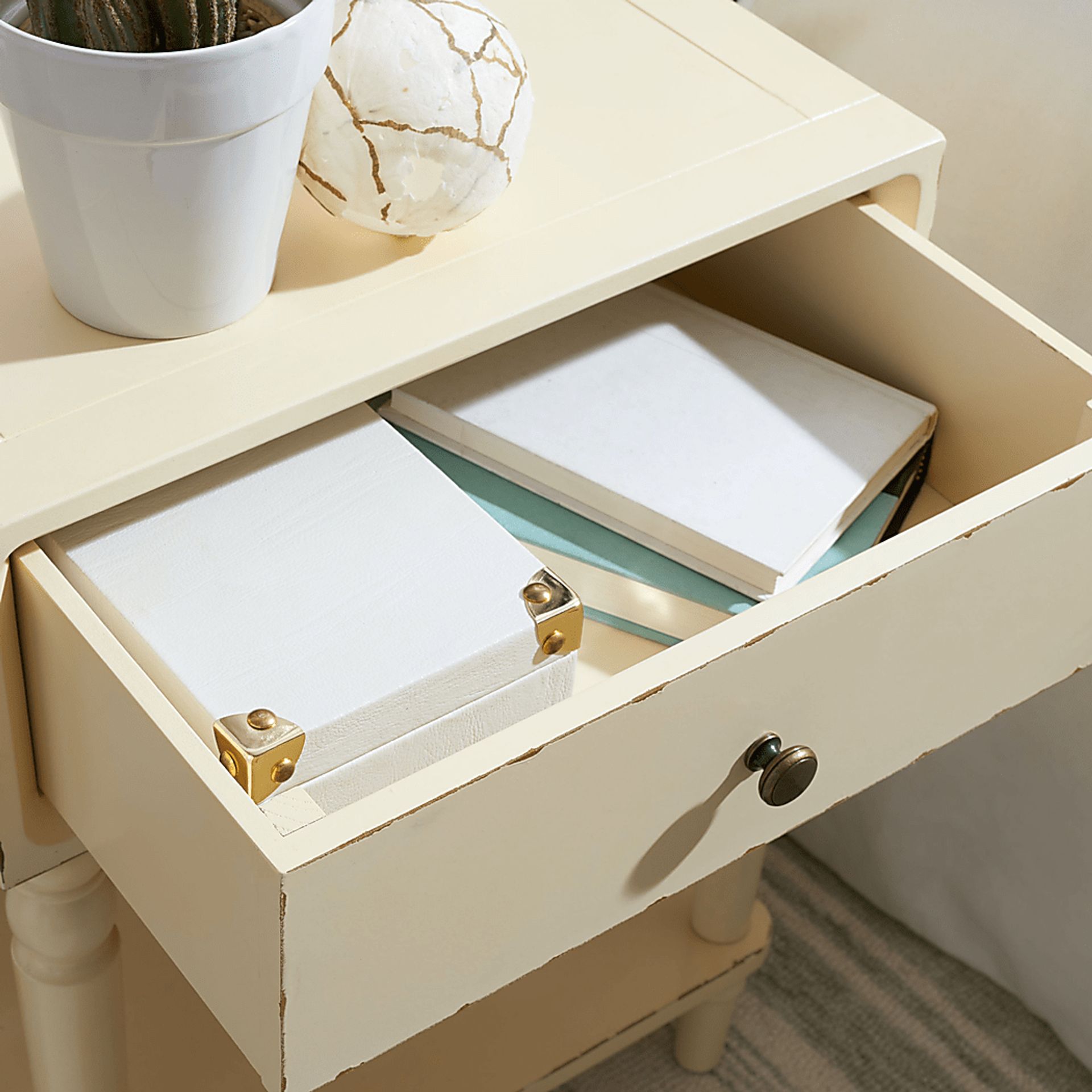 Wateree Cream Nightstand - Image 14