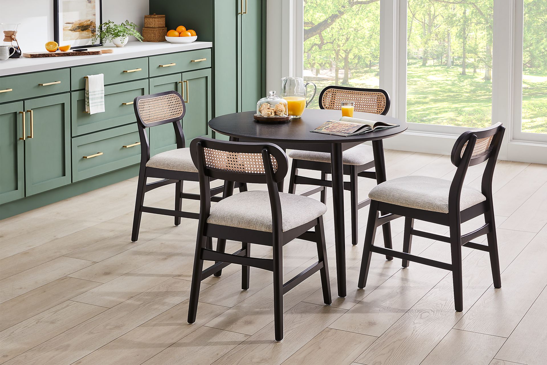 Watertown Black 5 Pc Round Dining Room - Image 1
