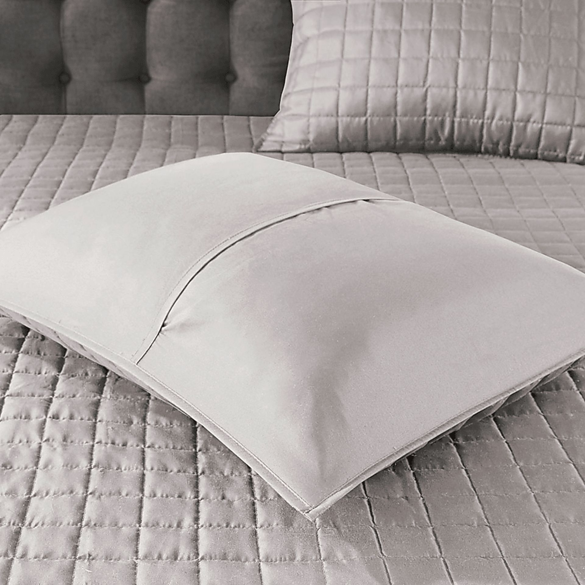 Wayde Gray 8 pc King/Cal Quilt Set - Image 9