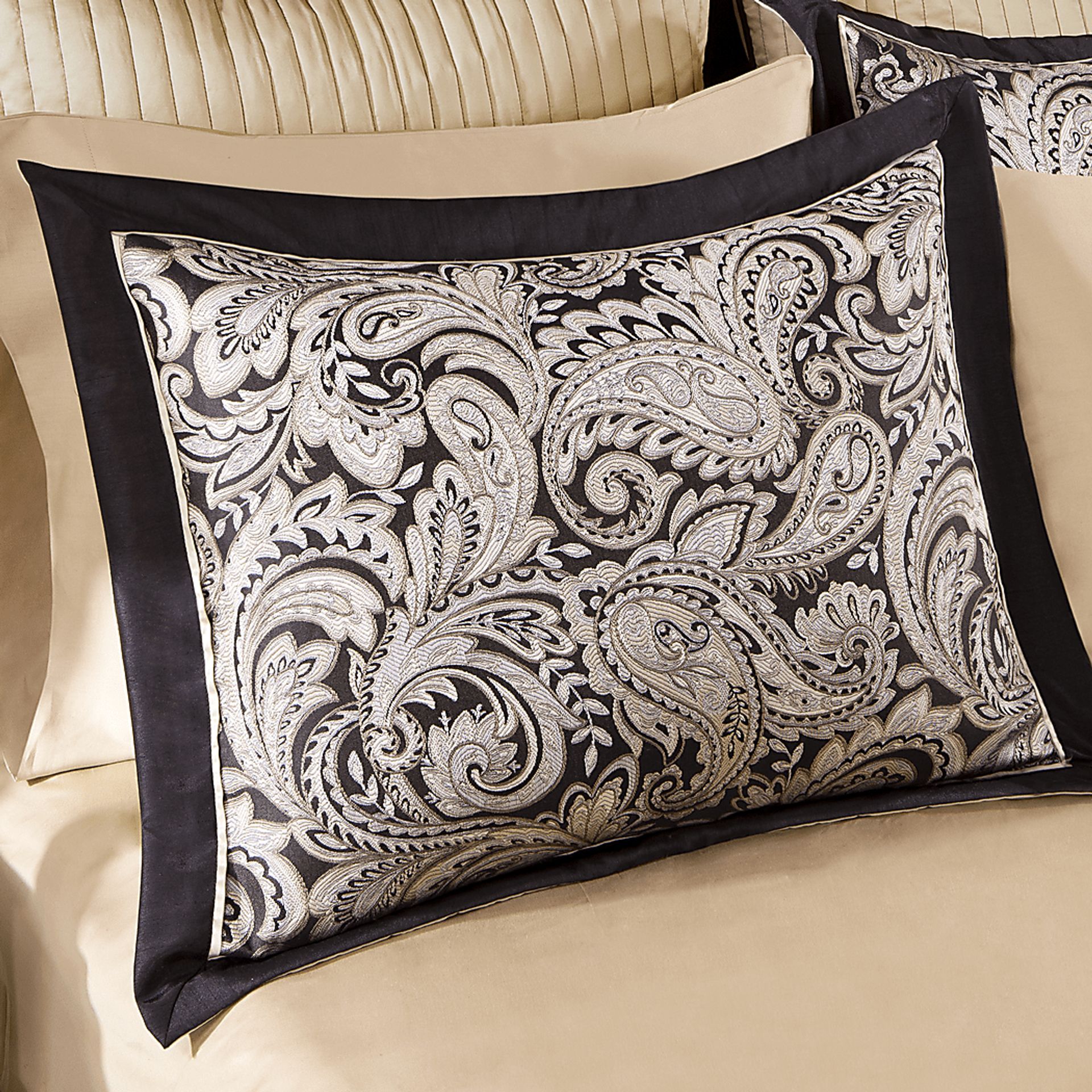 Wellesy Black 12 Pc Full Comforter Set - Image 6