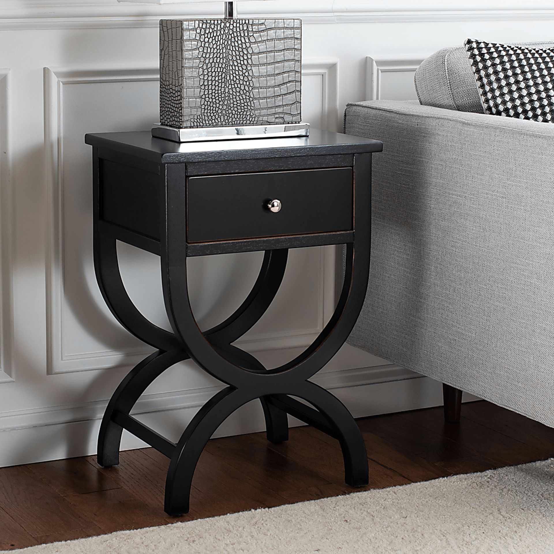Wespanee Black Nightstand - Image 3