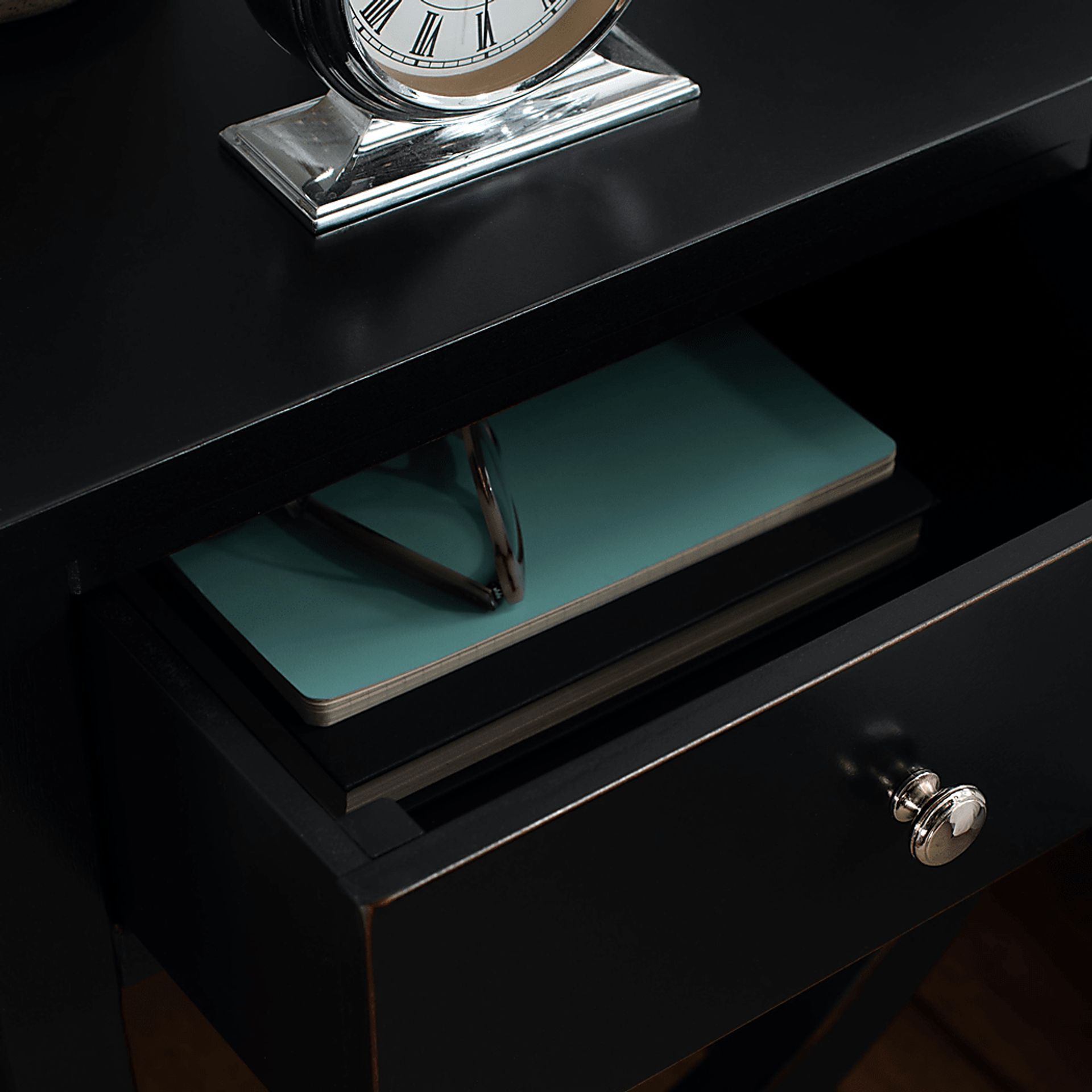 Wespanee Black Nightstand - Image 10