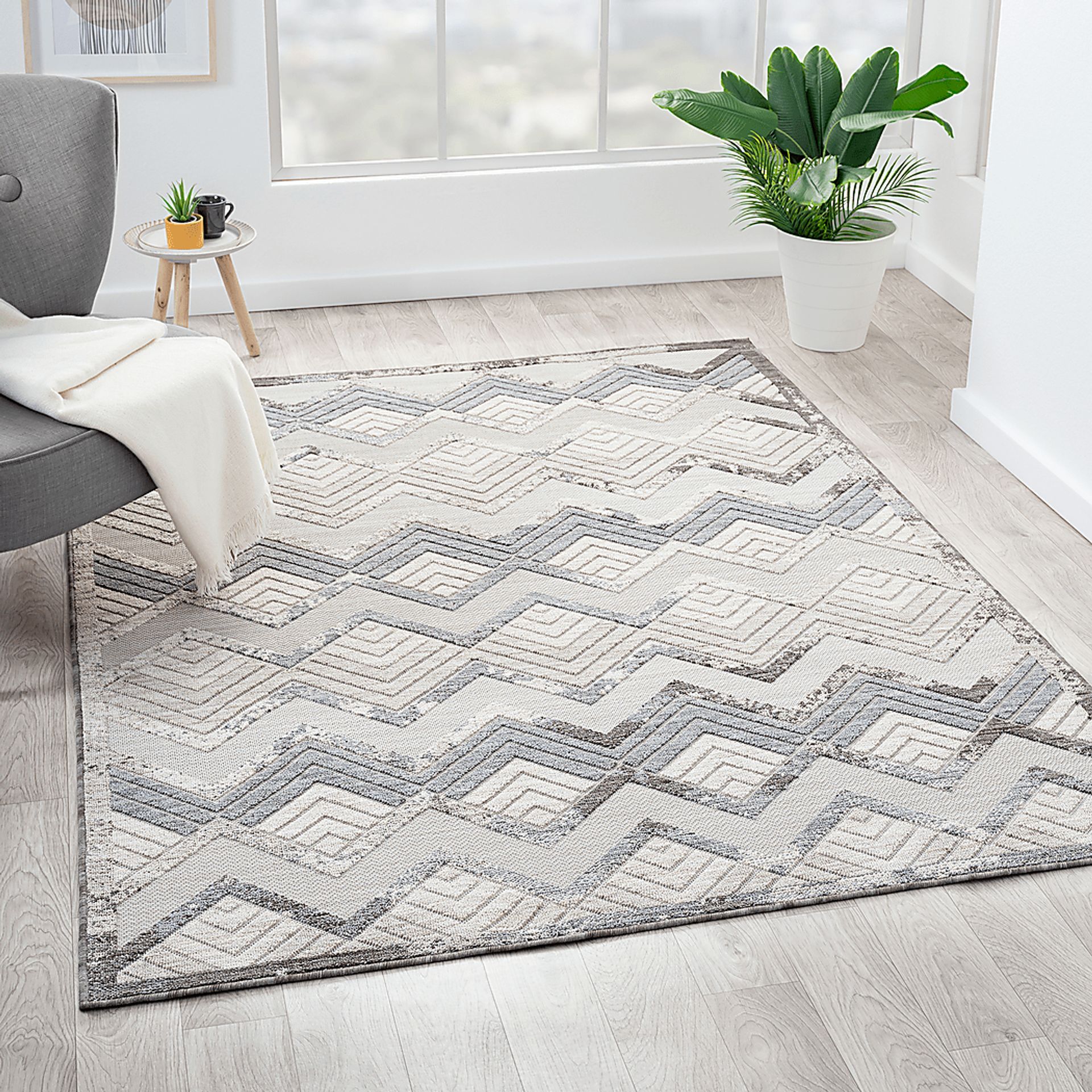 Wessard Blue/Ivory 5' x 7' Indoor/Outdoor Rug - Image 3