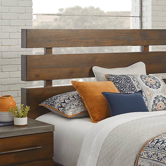 West Hills Brown 3 Pc Queen Panel Bed - Thumbnail - Image 3