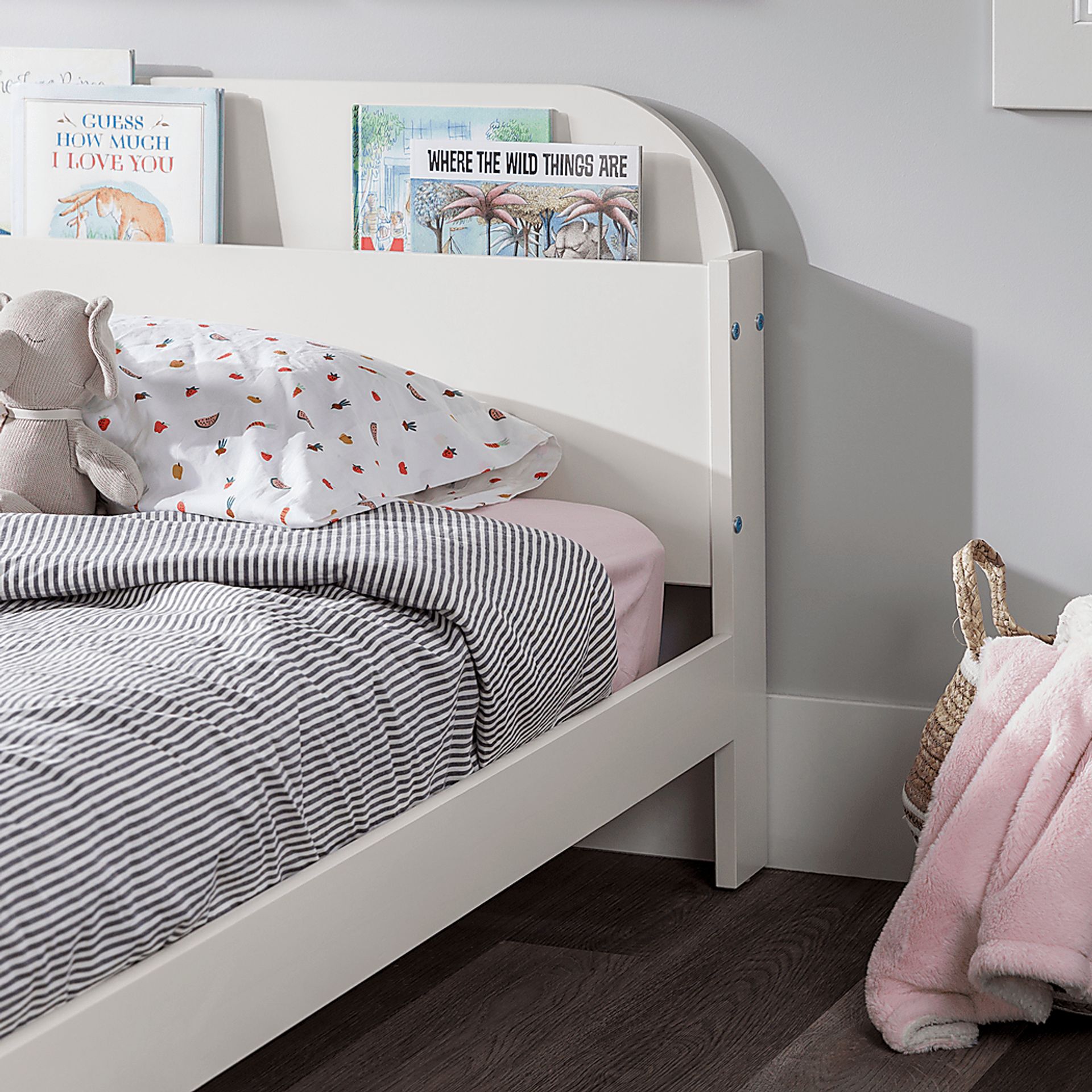 Wiebelo White Twin Bed - Image 4