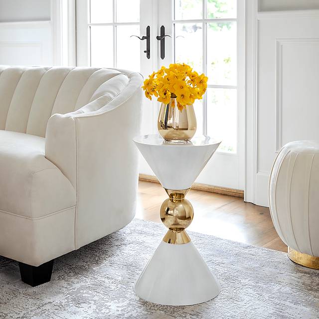 Wildhurst Gold Vase - Thumbnail - Image 2