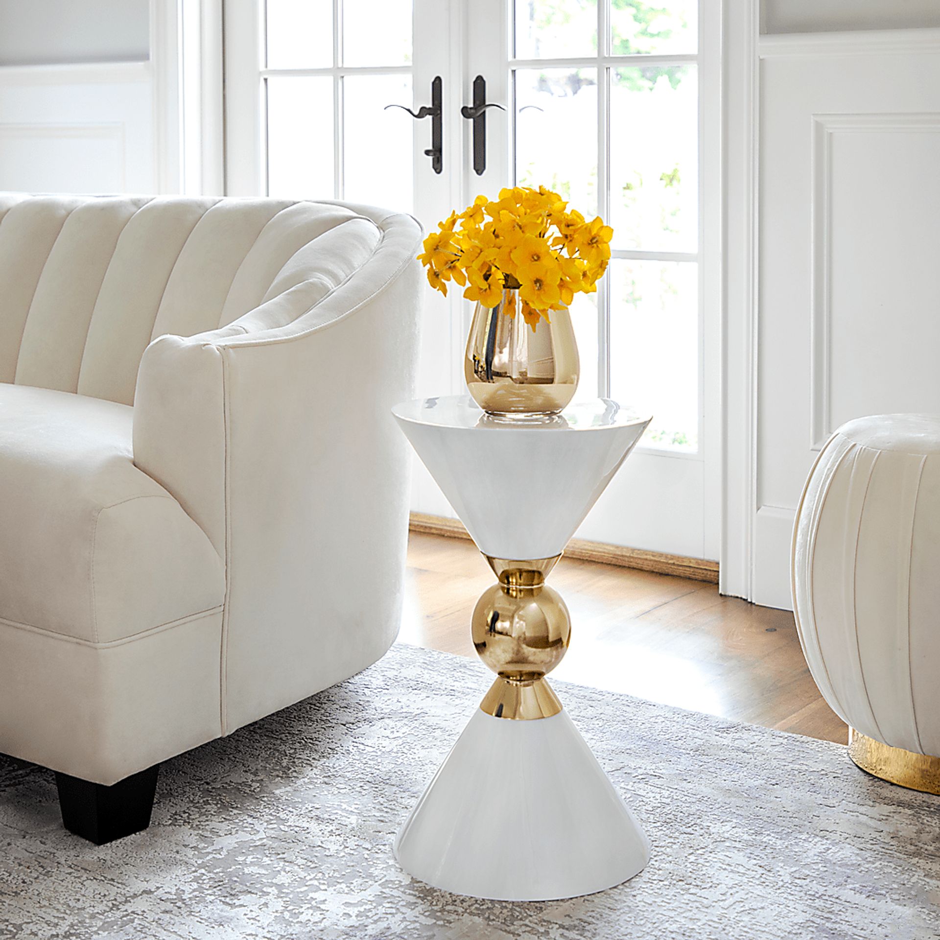 Wildhurst Gold Vase - Image 2