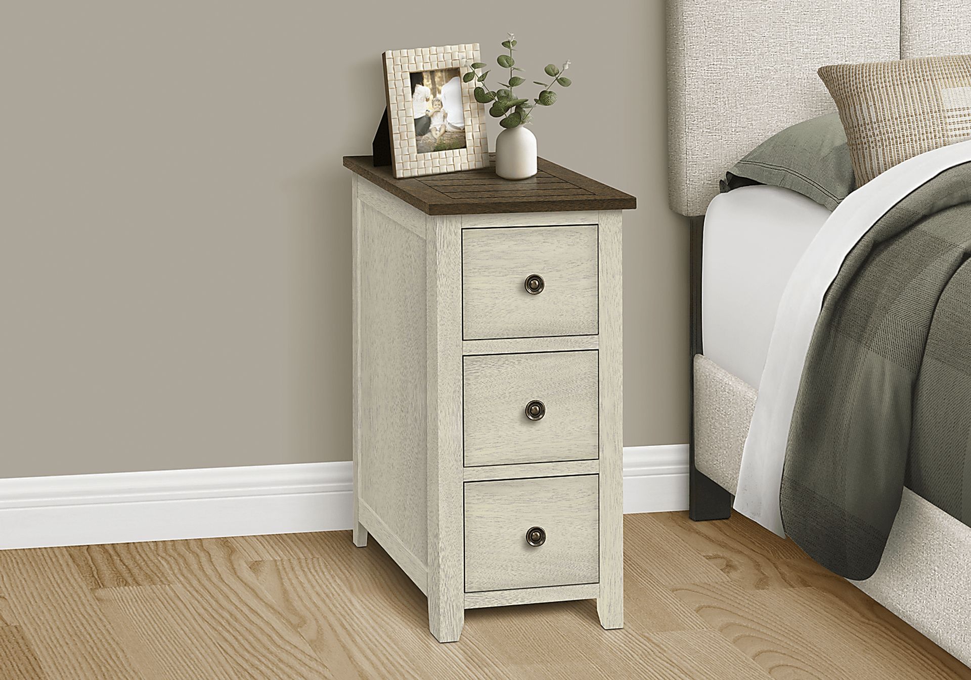 Willaura White Accent Table - Image 3
