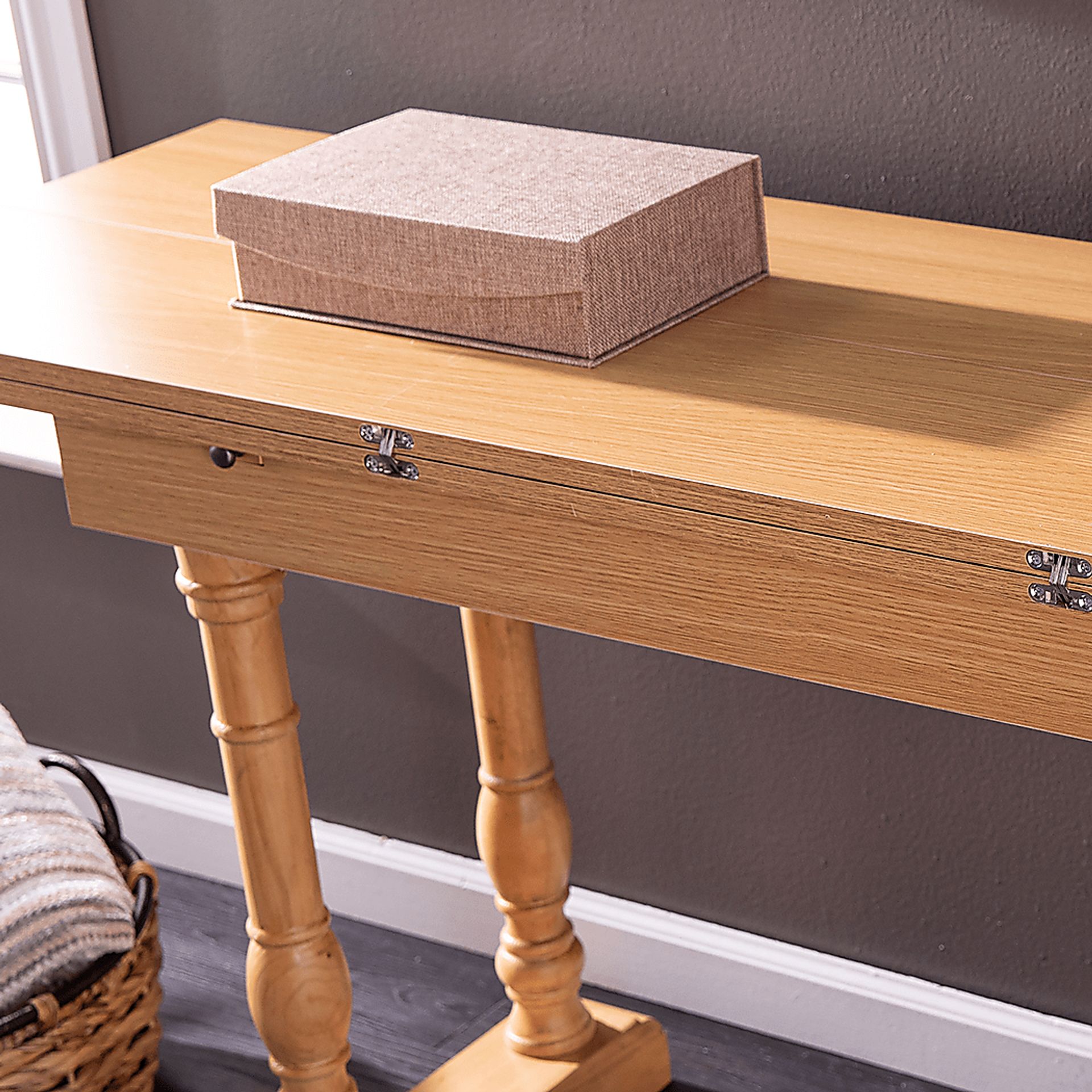 Wilryan Oak Dining Table - Image 6