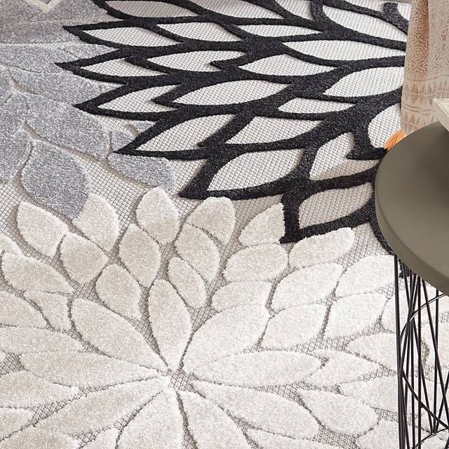 Winthrone Black/White 7'10 x 10'6 Indoor/Outdoor Rug - Thumbnail - Image 5