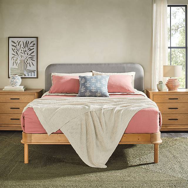 Wirthlin Oak Queen Bed - Thumbnail - Image 3