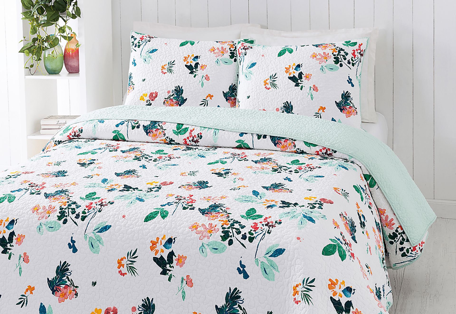 Woodlynn White 3 Pc King Quilt Set - Image 3